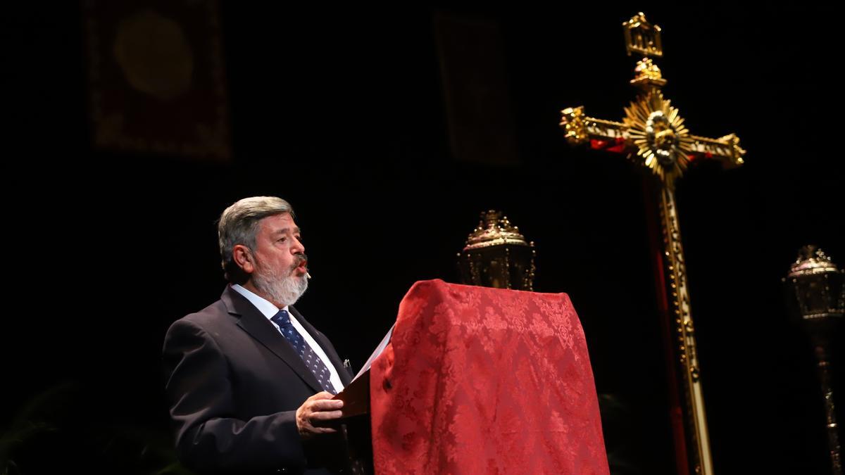 El pregonero, durante el acto celebrado en el Gran Teatro.