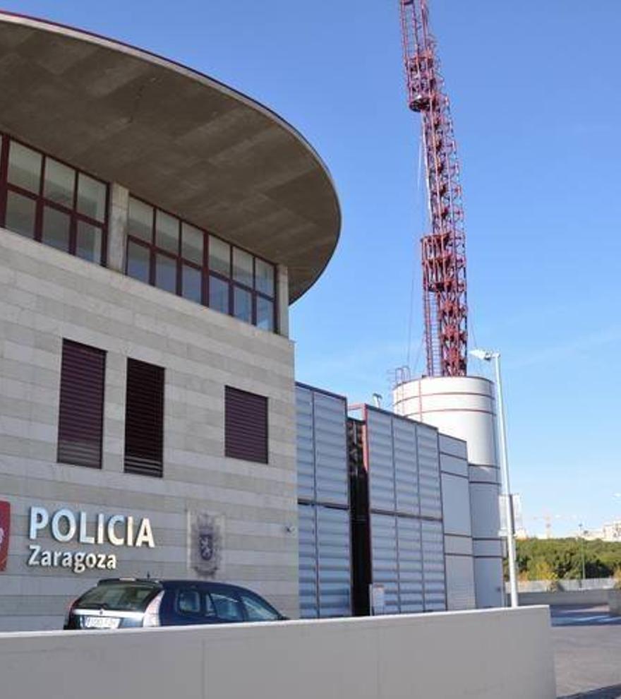 Una niña llama a la Policía para avisar de que su madre está siendo agredida por su novio en Zaragoza