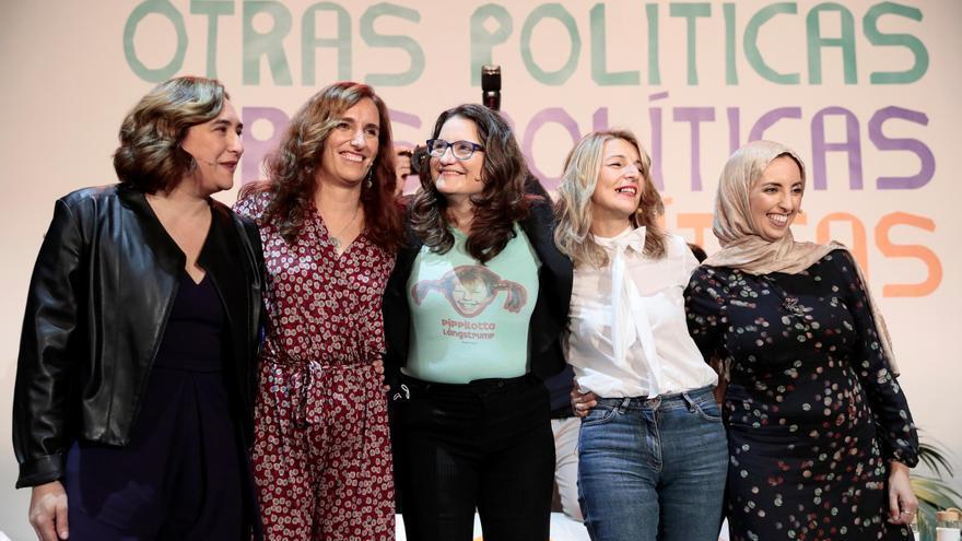 Ada Colau, Mónica García, Mónica Oltra, Yolanda Díaz y Fátima Hamed en el acto &quot;Otras Políticas&quot;, en noviembre de 2021.