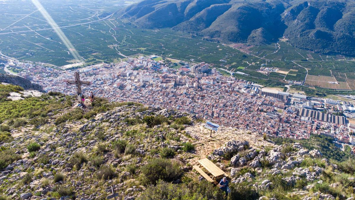 Vista des del municipio desde el alto de Les Creus