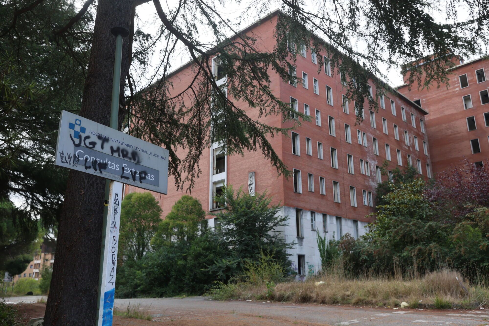 Viejo HUCA. Recorrido por cómo está el viejo hospital.