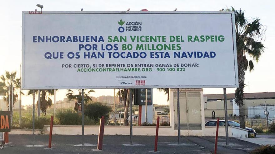 Una de las vallas publicitarias de Acción Contra el Hambre en San Vicente del Raspeig