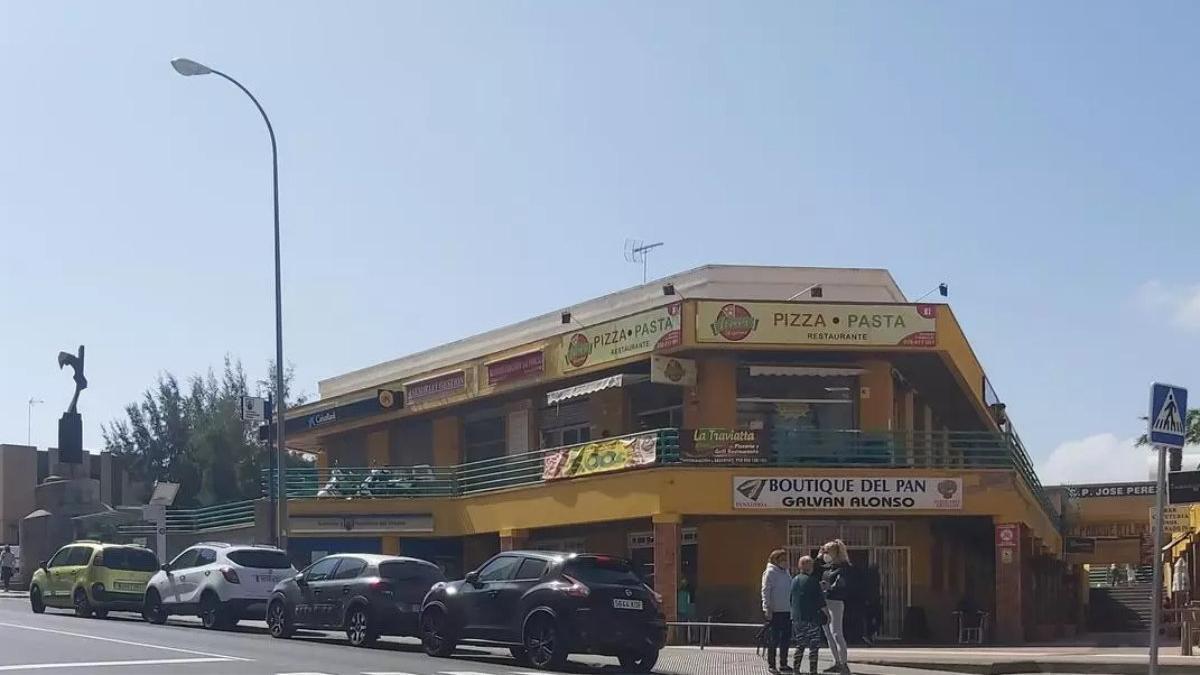 Exterior del centro comercial de La Feria, donde este jueves tuvo lugar la agresión.