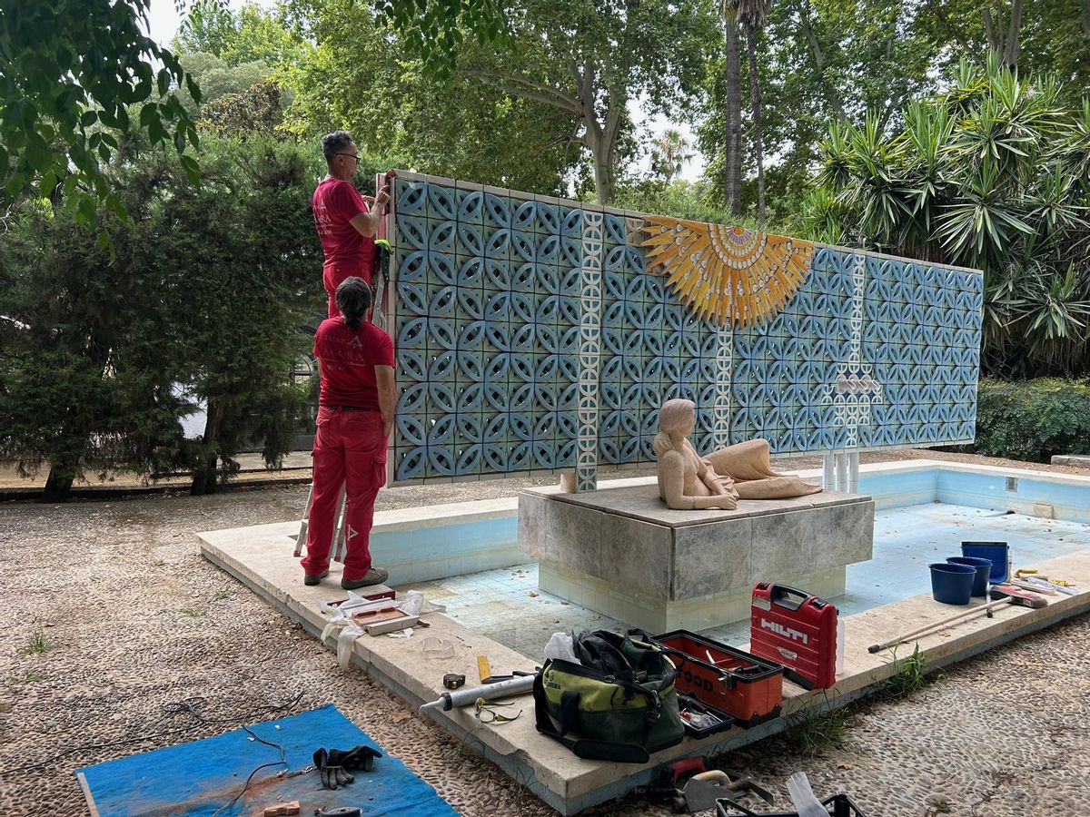 El monumento dedicado al escritor Luis Montoto y Raustentrauch en el Parque de María Luisa ha sido restaurado por el Ayuntamiento