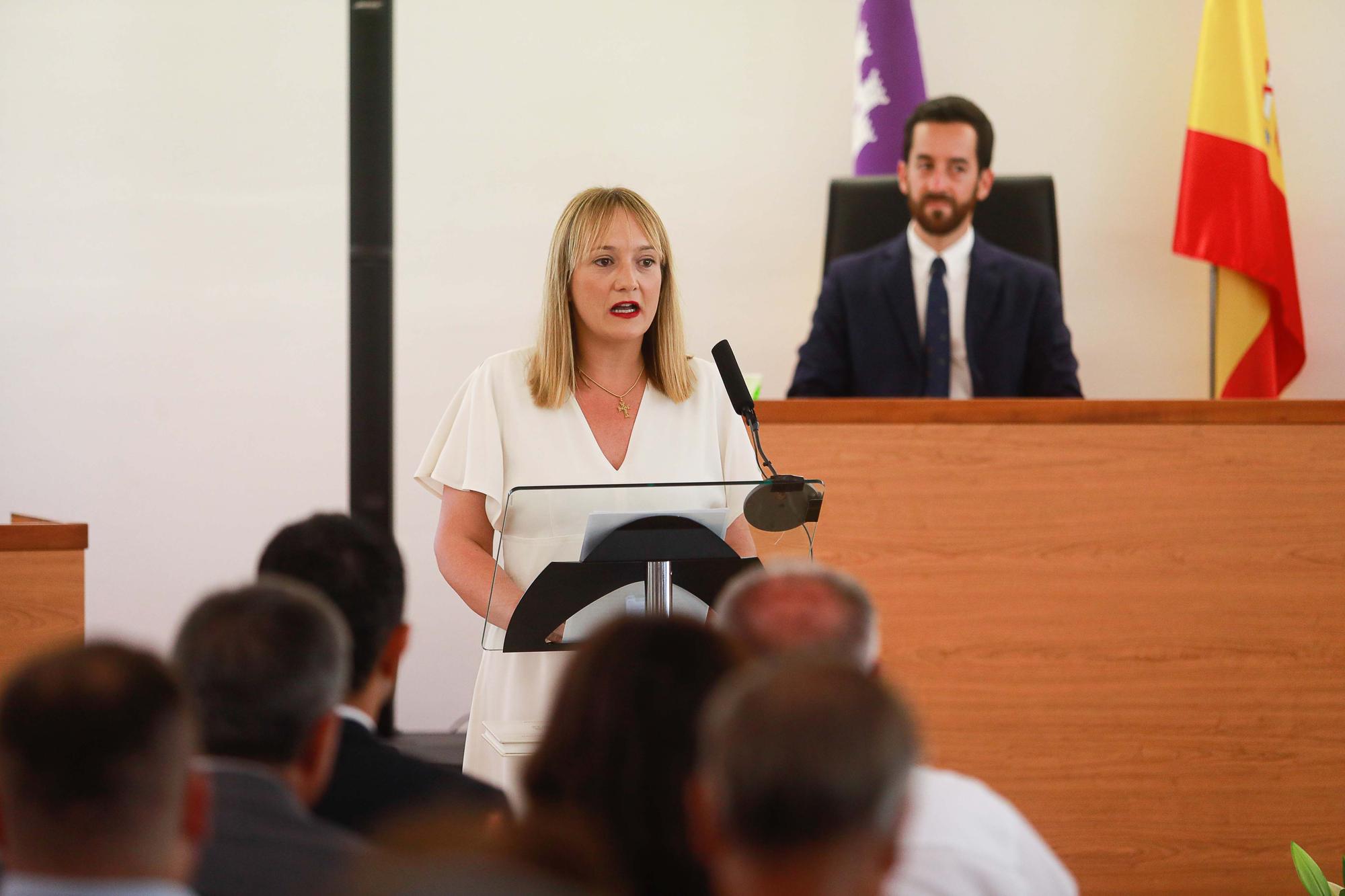 Mira aquí las imágenes de la toma de posesión de Tania Marí como alcaldesa de Sant Joan