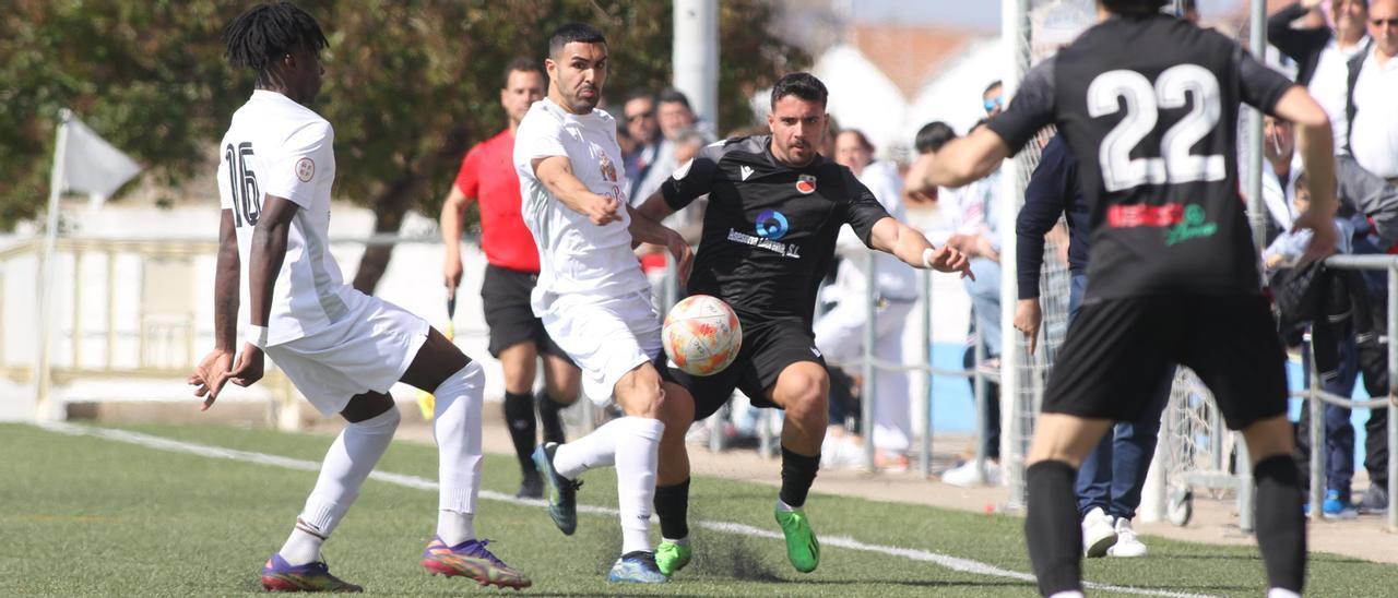 Una acción del Calamonte-Llerenense, que acabó 2-1.