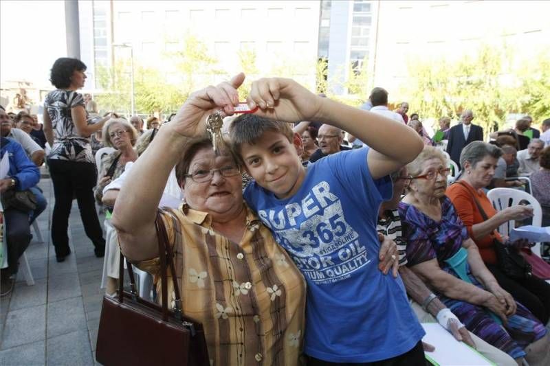 Entrega de llaves de apartamentos para alquiler en Joaquín Sama Navaharro