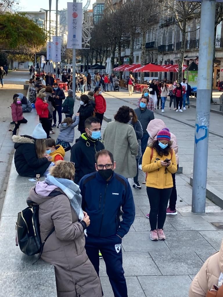 Los vigueses buscan blindarse frente al COVID antes de la Navidad