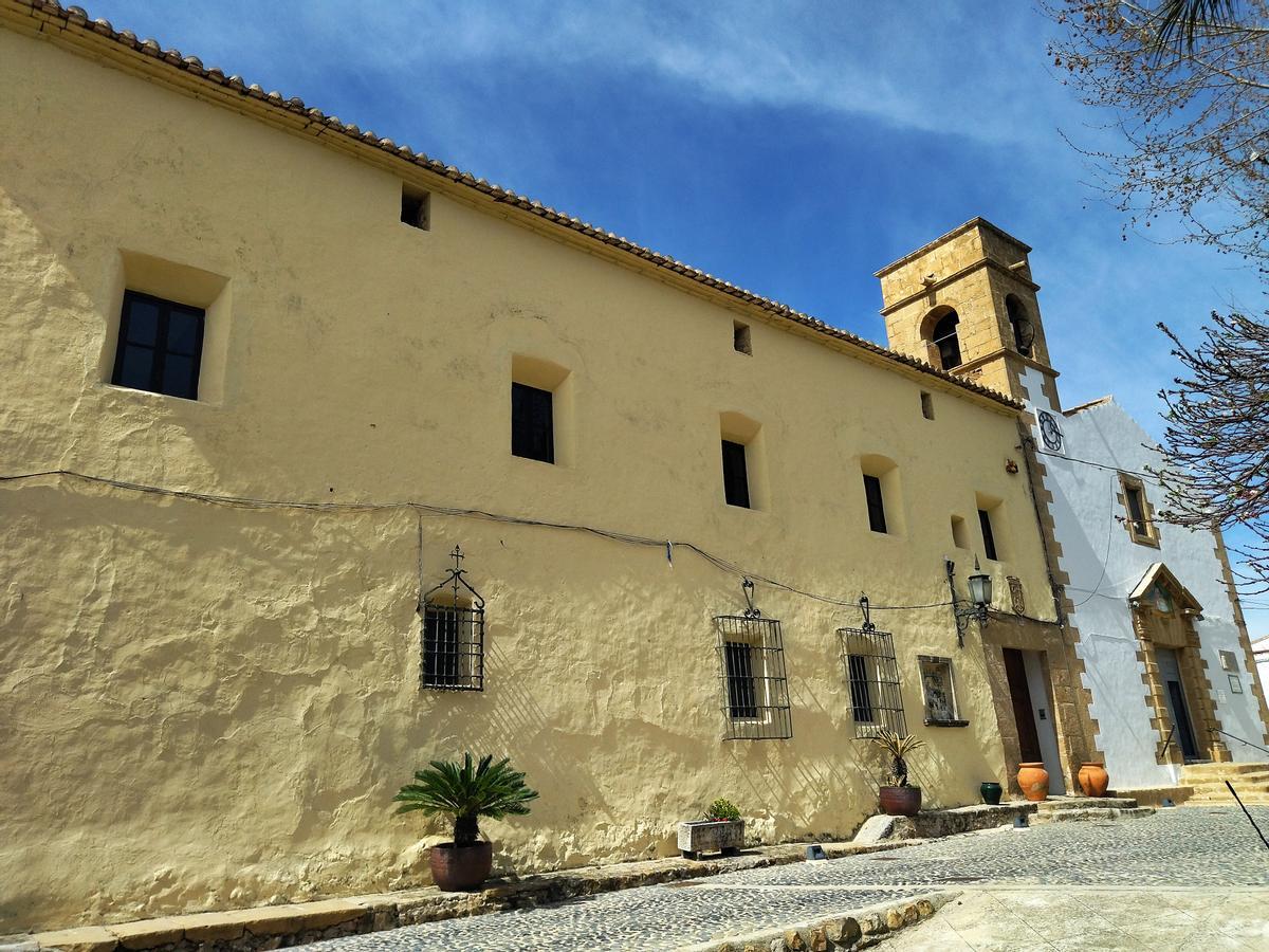 La sobria y recia fachada del inmueble, un ejemplo sobresaliente de arquitectura conventual