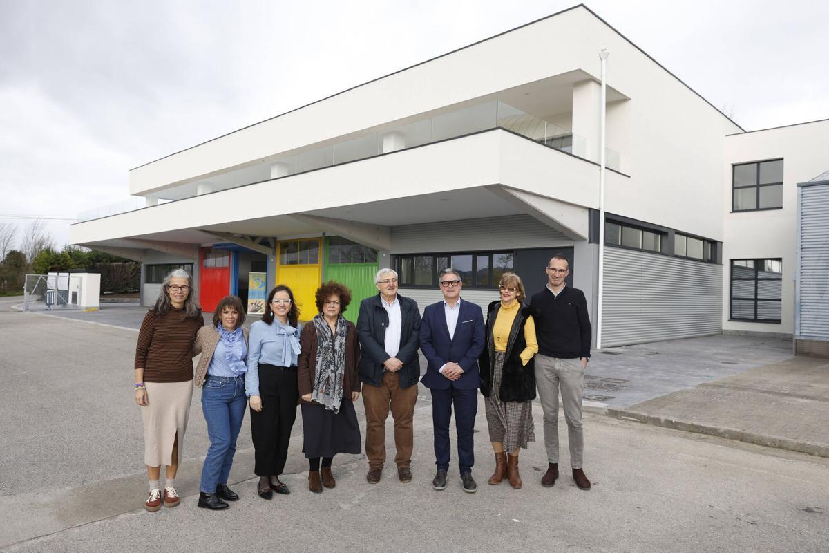 Neus Verdú, directora del CAI; Susana de la Hera, directora del centro educativo; Henar Fernández, gerente de Aspace, Marta del Arco, consejera de Derechos Sociales; José Manuel Álvarez, presidente de Aspace; Enrique Rodríguez Nuño, director general de Promoción de la Autonomía Personal; Nuria Alvargonzález, directora del centro residencial y Sebastián Wambergue, director de la unidad de atención.
