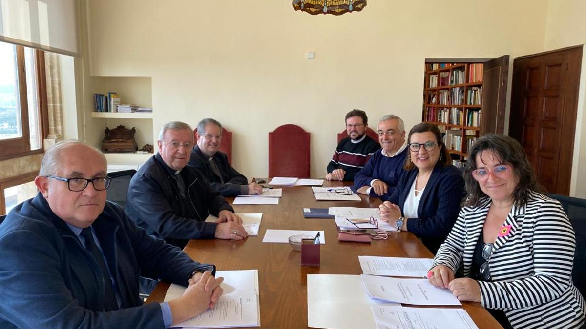 Una imagen de la reunión de la comisión mixta entre el Consell y el Obispado de Mallorca.