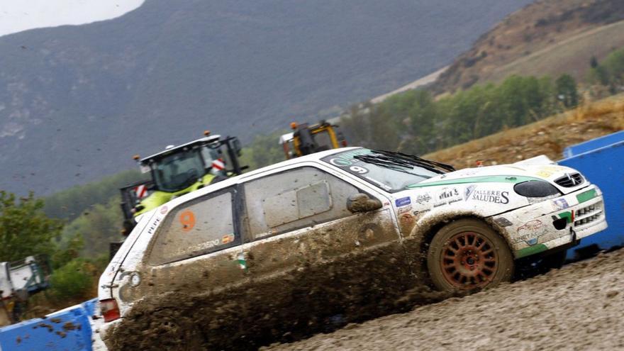 Cordero y Sotelo, pilotando sobre el barro del circuito Miranda de Ebro. | RFEA