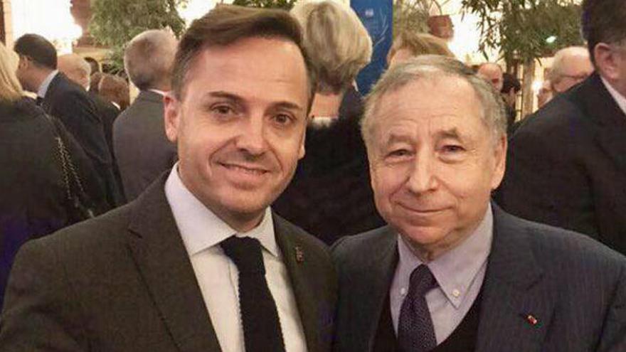 Manuel Aviñó, en París junto a Jean Todt.