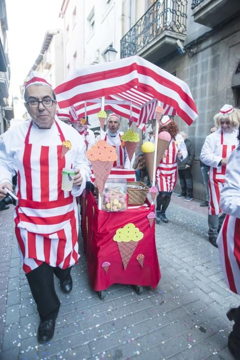 Set mil persones desborden els carrers de Sallent en un Carnaval multitudinari