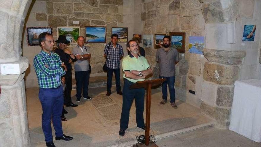 Inauguración de una anterior edición de la exposición de pintura de Artepén en la Capela do Hospital. // Santos Álvarez