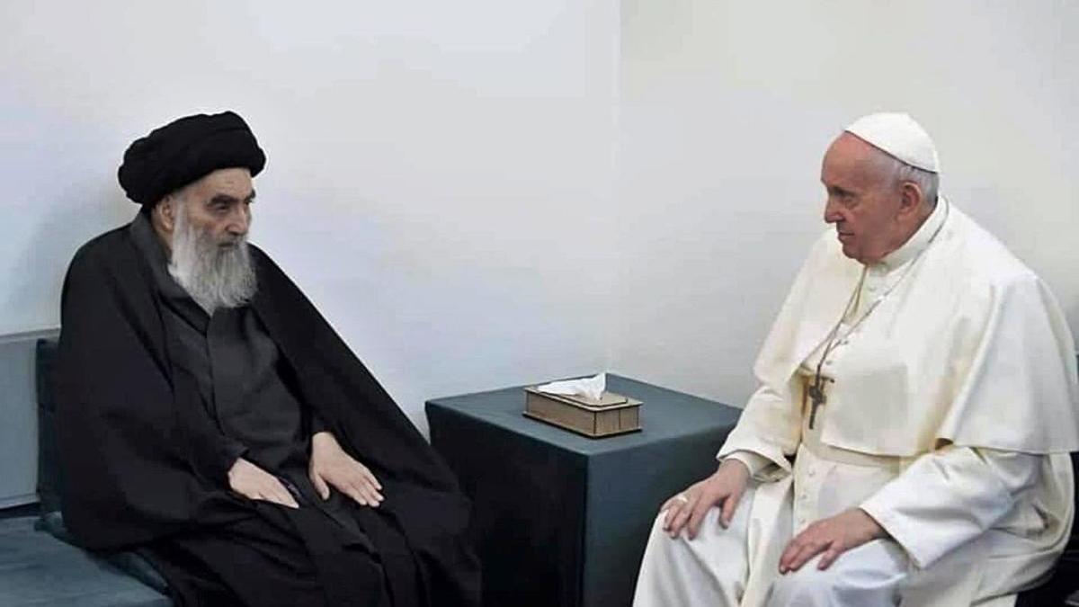 L&#039;aiatol·là Al Sistani i el papa Francesc durant la reunió que van mantenir ahir.