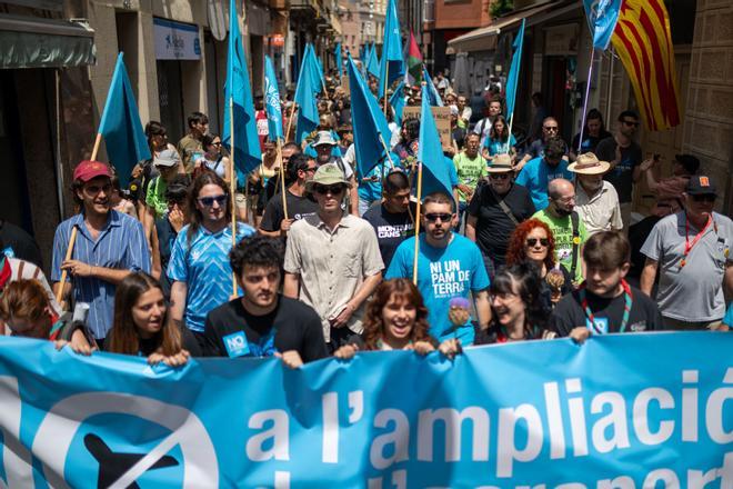 Las entidades contrarias a la ampliación del aeropuerto se manifestarán en septiembre