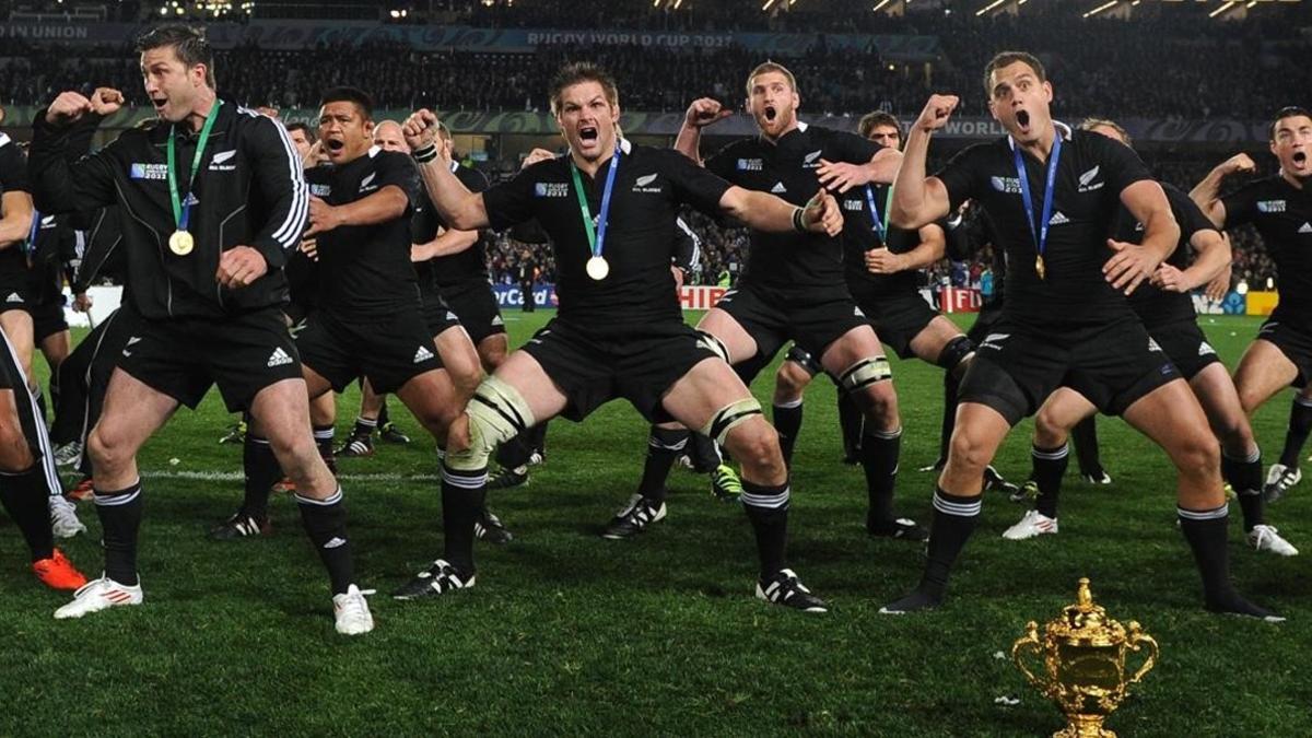 Los All Blacks y su famosa 'haka' de antes de los partidos.