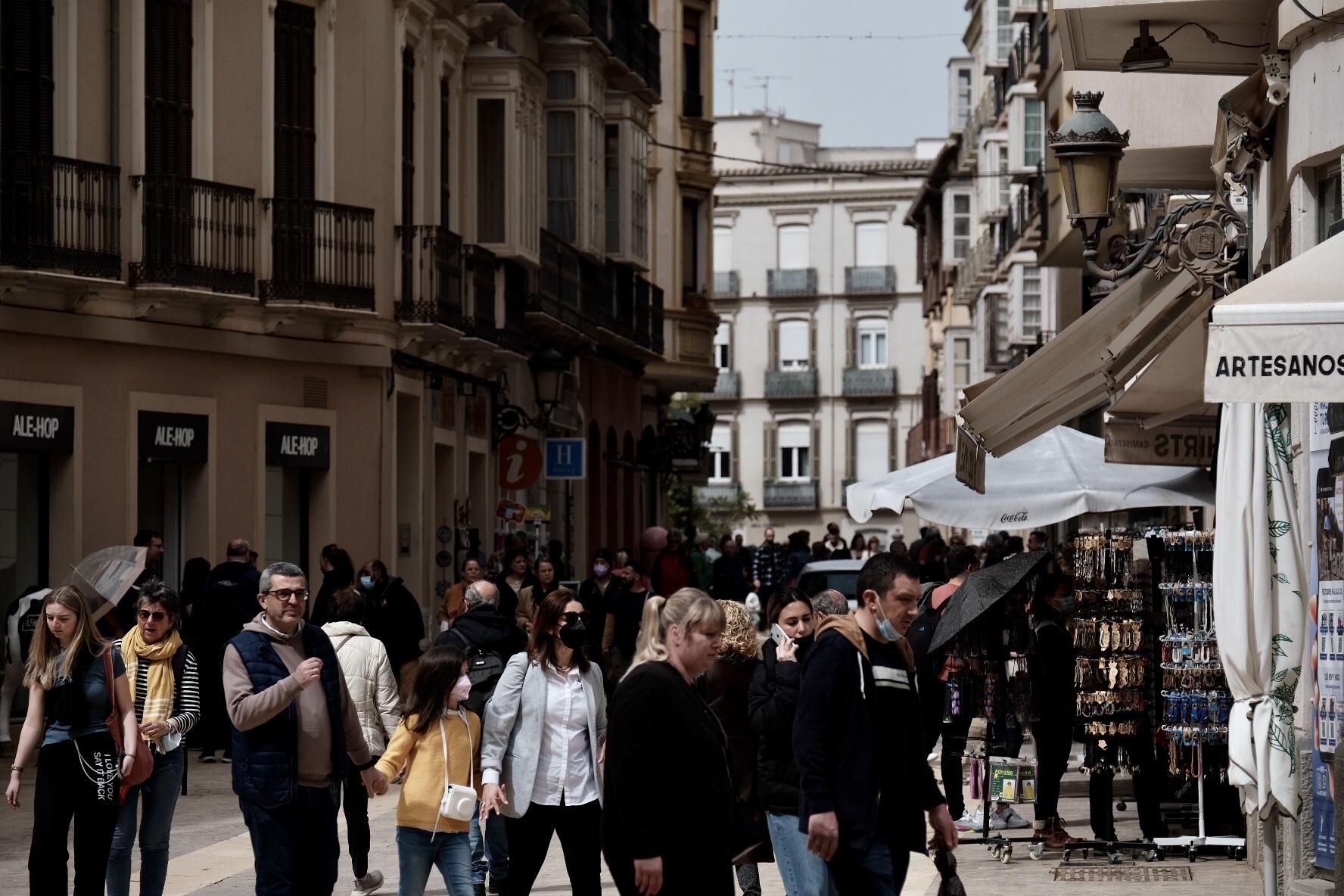 Este sábado, el barro seguía cubriendo calles y edificios de la capital