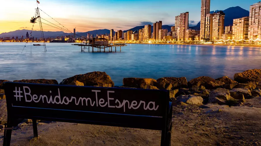 Ofertas de empleo en Benidorm: dos puestos con jornada completa y contrato indefinido