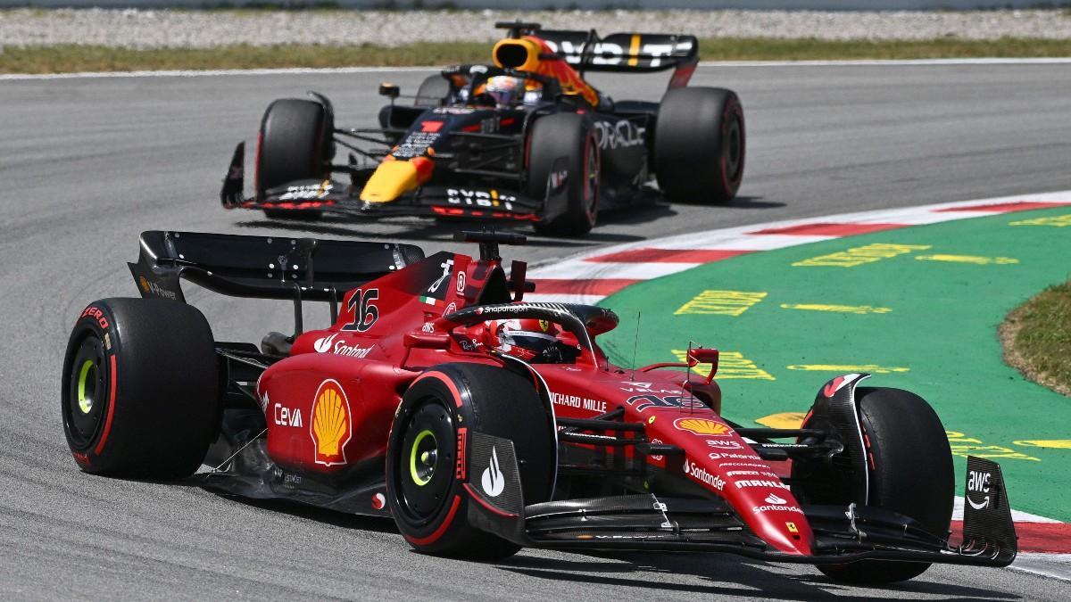 Leclerc, seguido de Max Verstappen