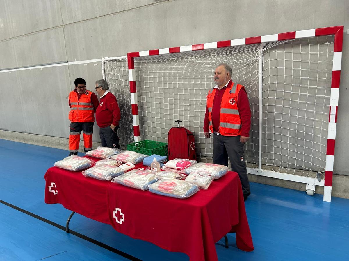 EN IMÁGENES: Simulacro de instalación de un albergue de emergencias con jóvenes de Pola de Siero