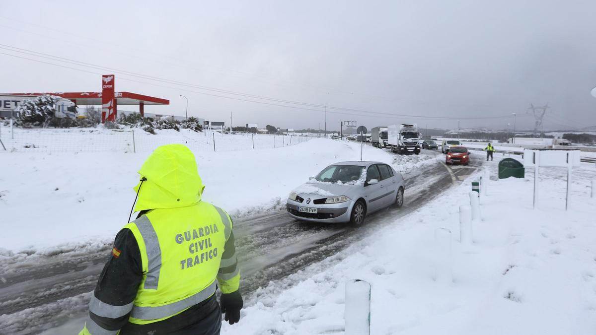 La autovía A-31 se cortó entre Sax y Villena en enero de 2020 por la intensa nevada.