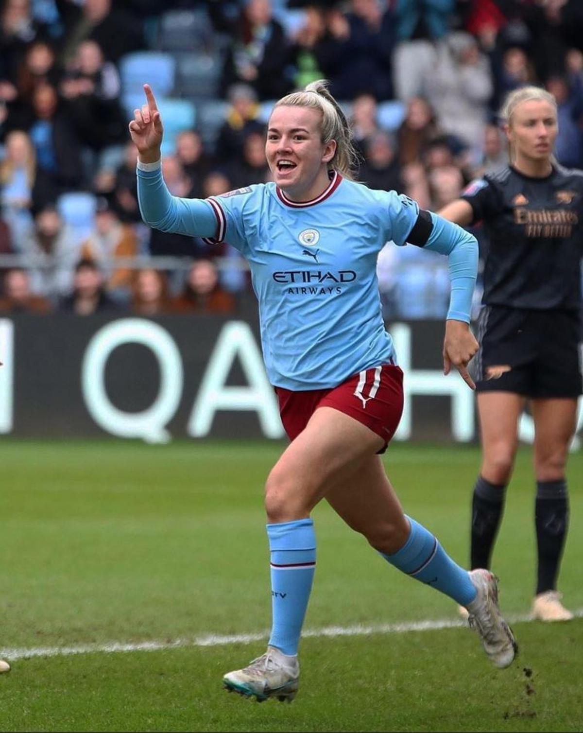 Lauren Hemp celebrando un gol con el Manchester City
