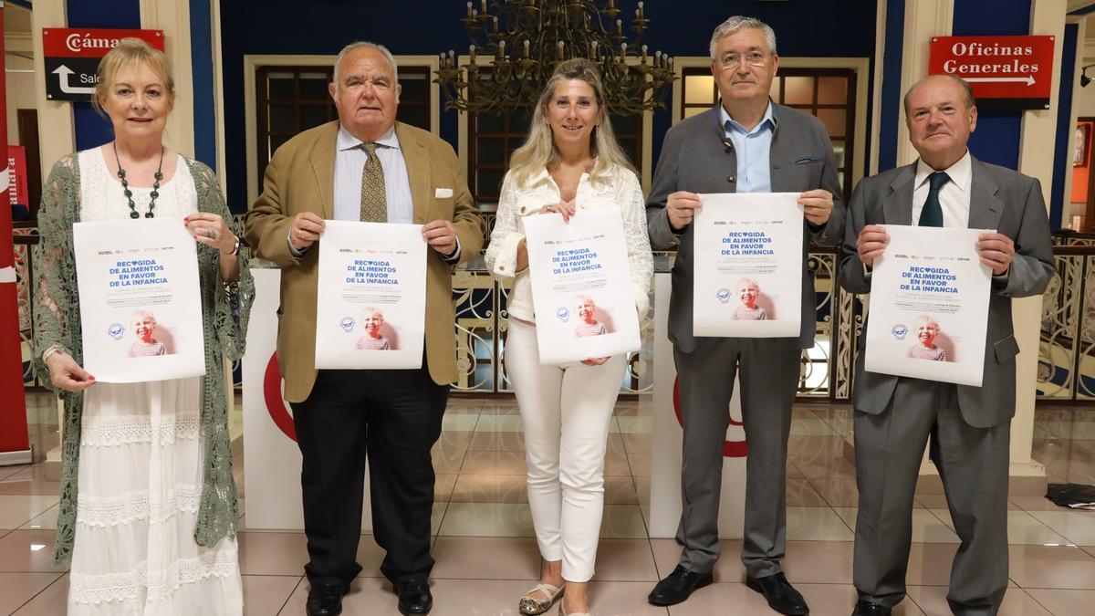 Representantes de las organizaciones empresariales y el Banco de Alimentos de Zaragoza, en la presentación de la campaña.