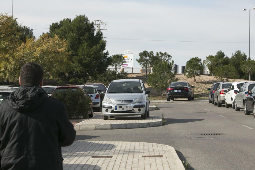 4.200 aparcamientos en la Universidad para 10.000 vehículos diarios