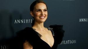 La actriz de origen israelí Natalie Portman posa en el estreno de su nueva película Aniquilación en febrero del 2018 en Los Ángeles