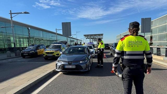 Control dels Mossos a l’aeroport de Barcelona