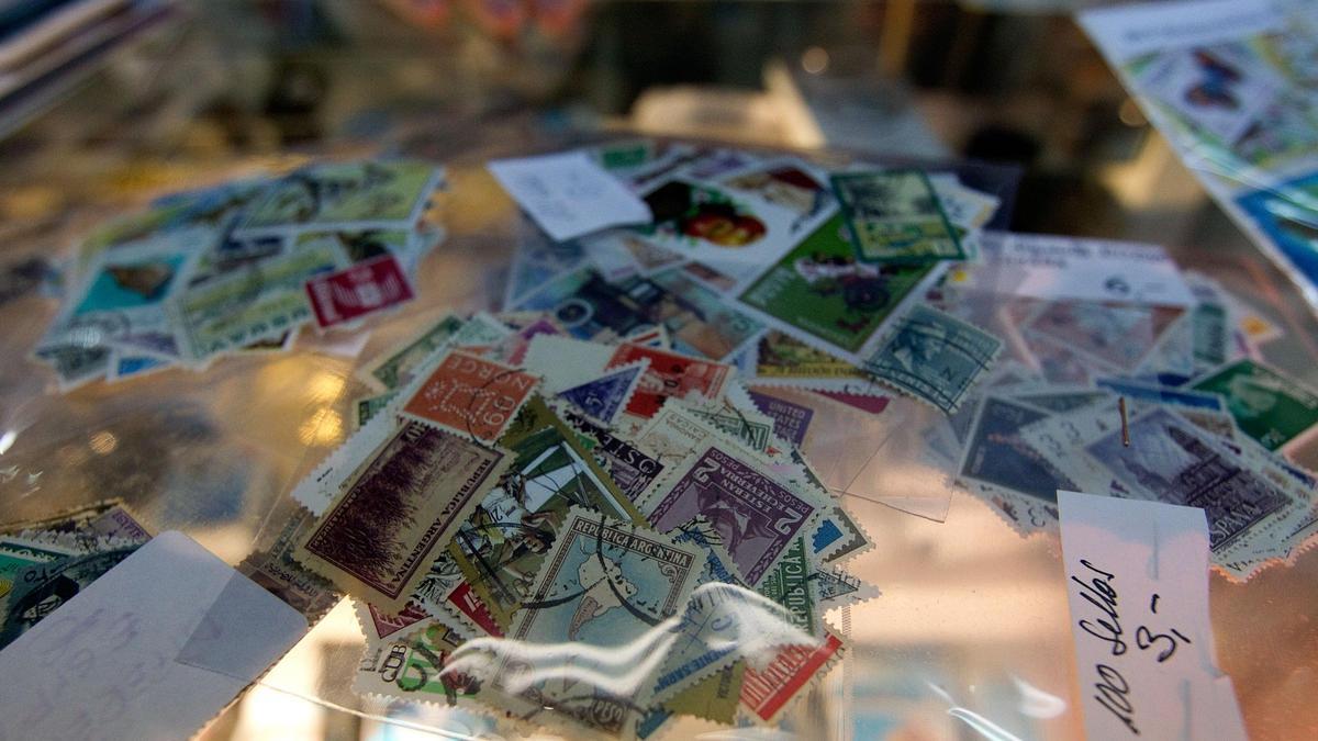 Una colección de sellos.