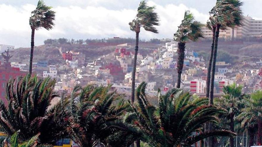 Los fuertes vientos ponen en alerta Canarias