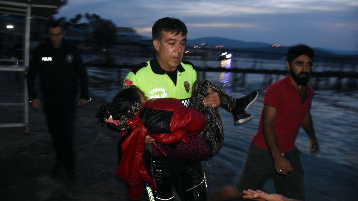 Angustioso rescate de una menor inmigrante a a 50 metros de la costa Griega