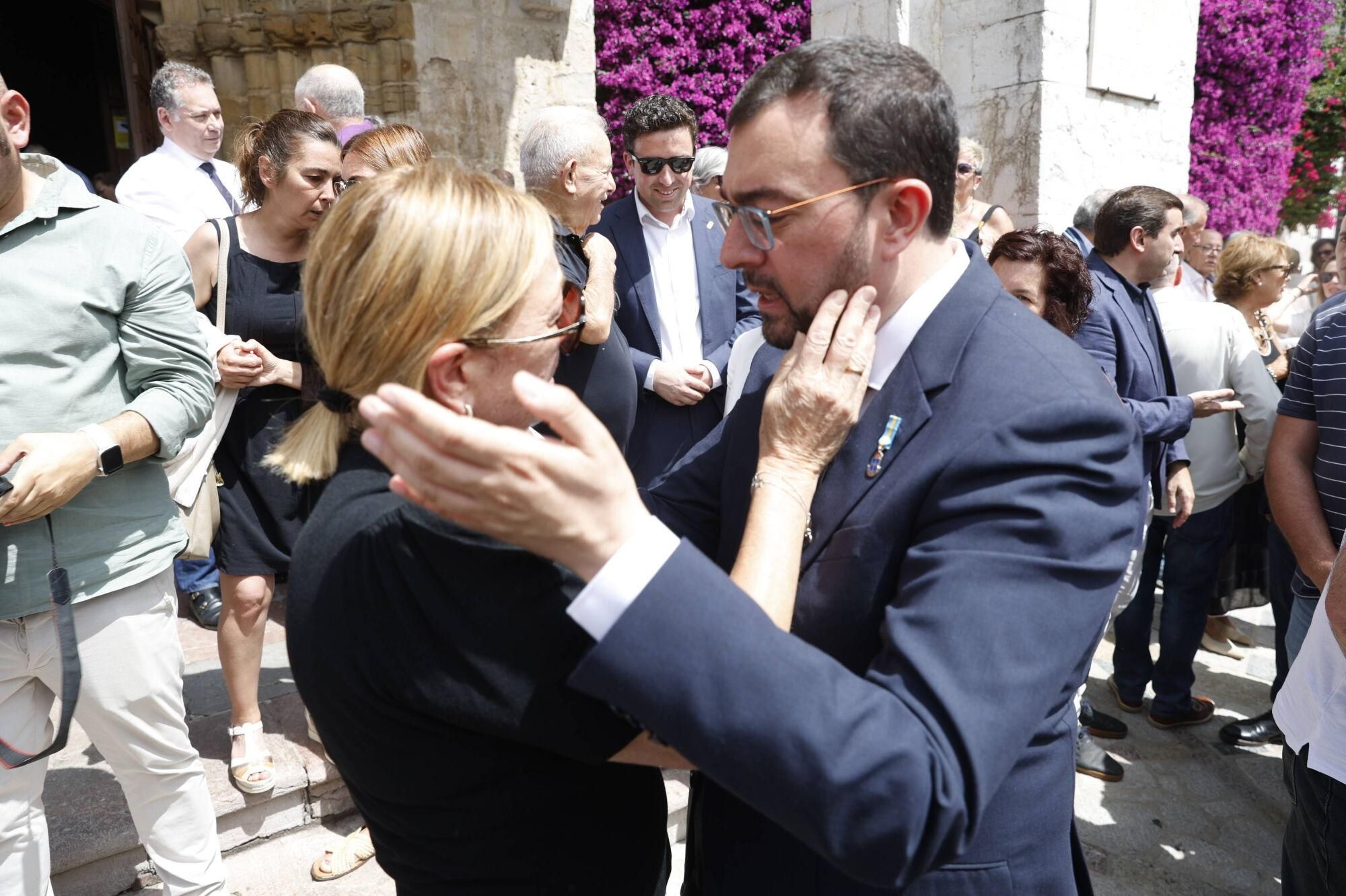 Las imágenes del funeral de Antonio Trevín en la basílica de Llanes.
