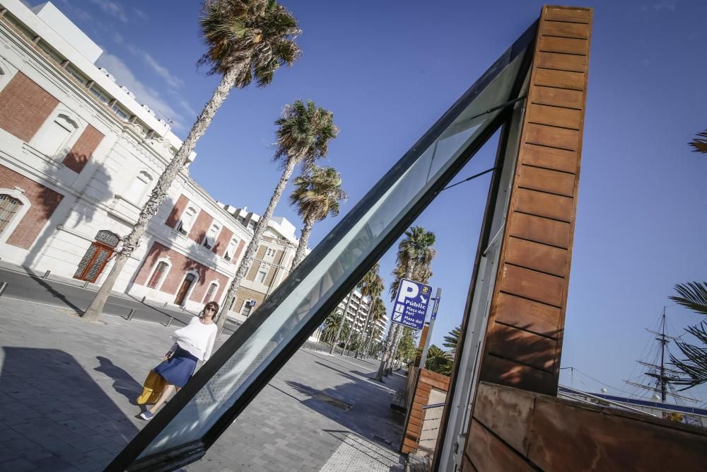 El paseo del Puerto ofrece una imagen de abandono, con escaleras rotas, suciedad, desconchones y pintadas