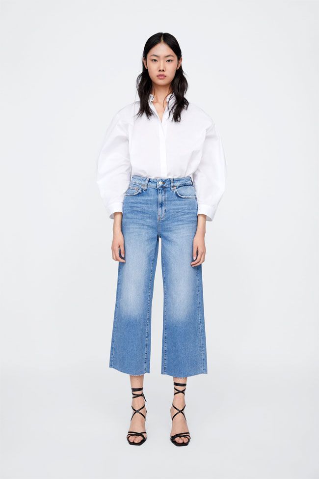 Este pantalón vaquero ancho de Zara es el que mejor sienta a las bajitas  porque hace ganar centímetros - Woman