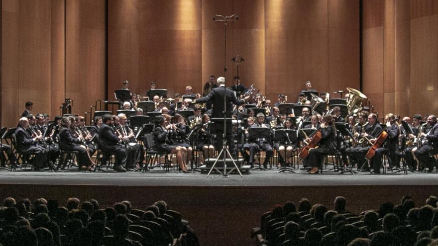 Alcoy al son de la música festera