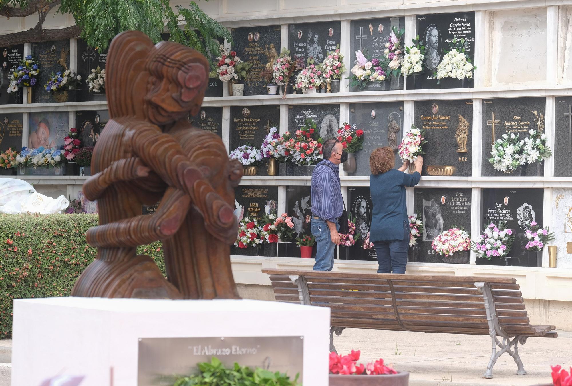 Así ha sido el homenaje a los 111 fallecidos por covid en Elda