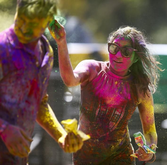 Explosión de color en el festival Holi en Katmandú, Nepal.