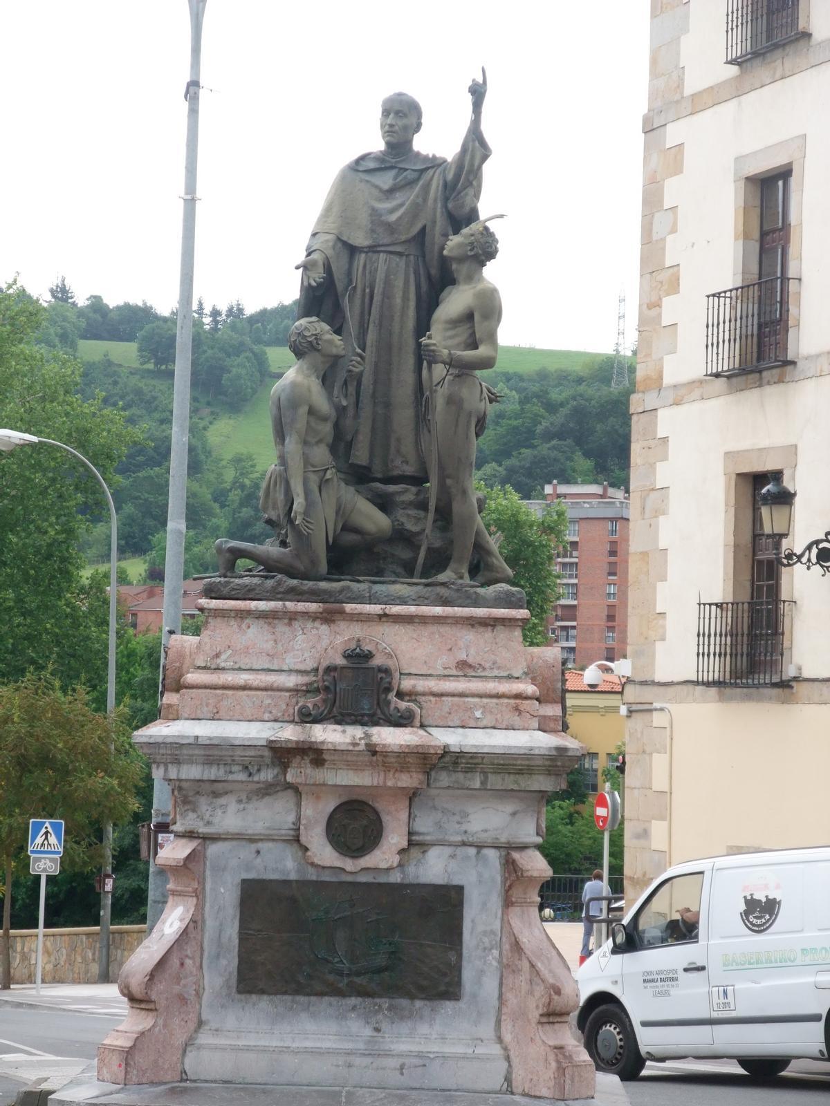 Monumento al religioso y explorador español en su pueblo natal, Ordicia (Guipuzcoa).