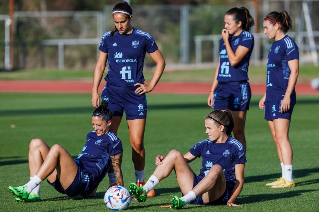 Las jugadoras de la selección en el entrenamiento previo al partido ante Hungría.