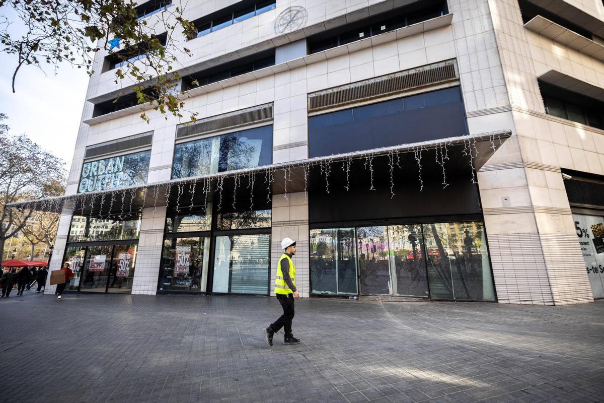 Barcelona 08/01/2026 Barcelona Interior y exterior del estado actual del centro comercial del Triangle medio año después del cierre del FNAC. AUTOR: JORDI OTIX