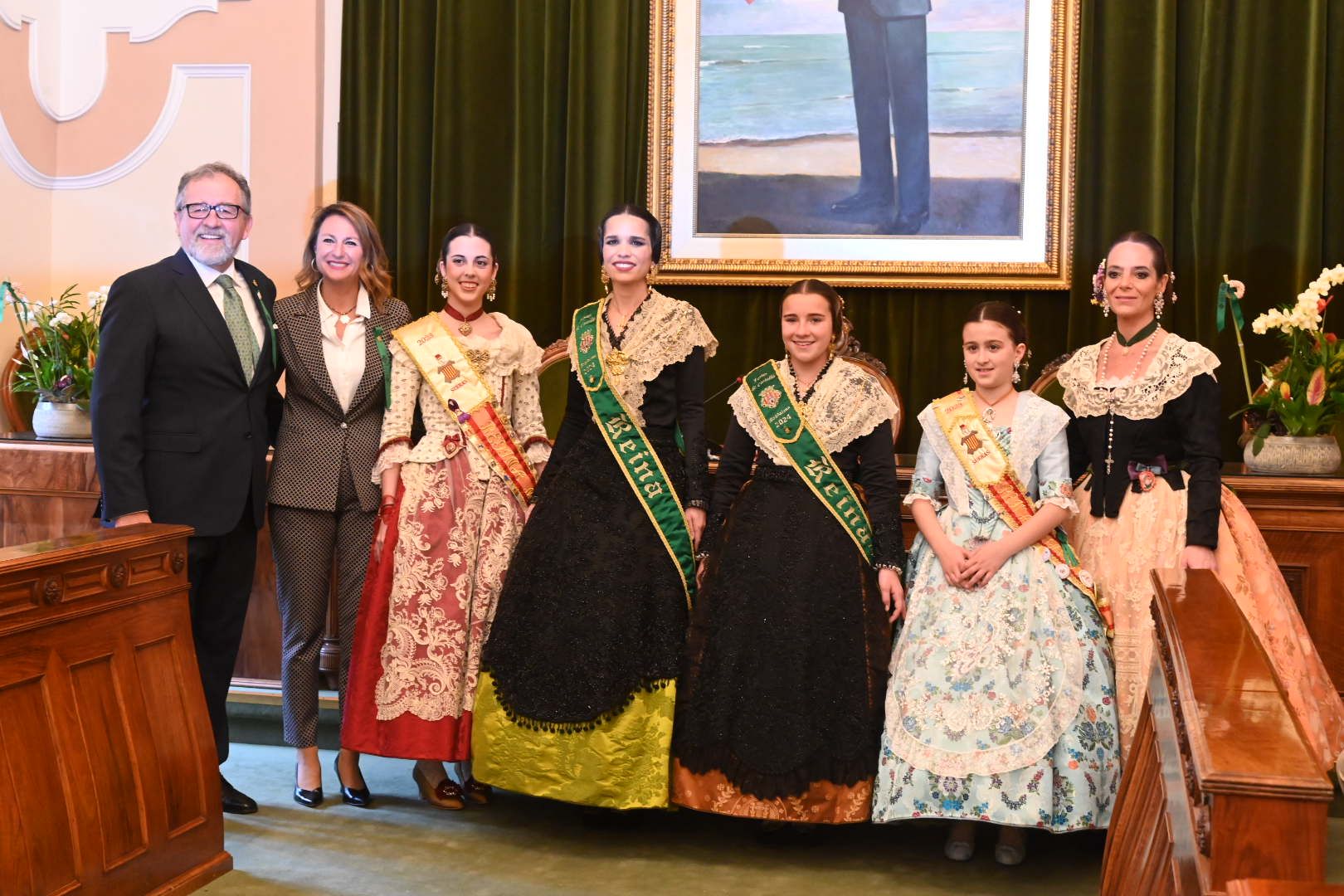 Galería de imágenes: Recepción de las reinas de los pueblos en el Ayuntamiento de Castelló