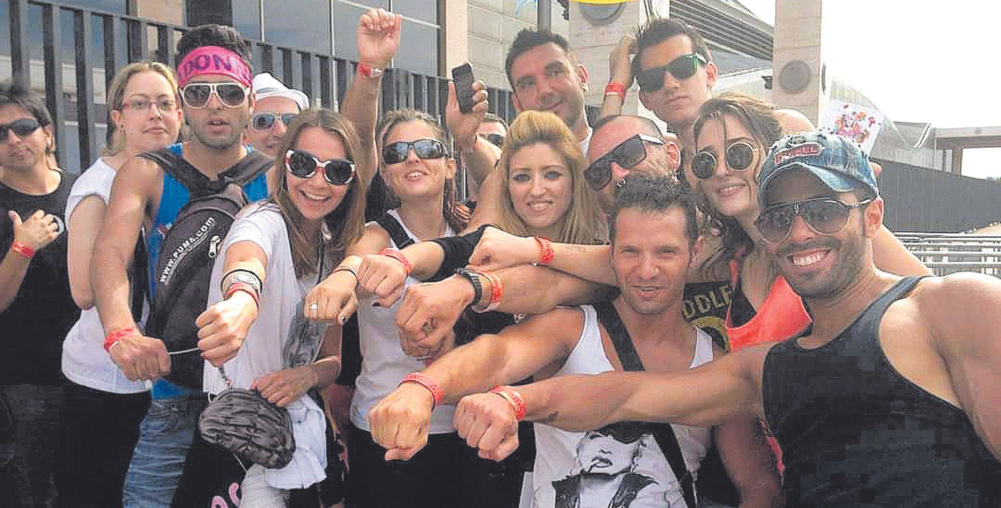 Miembros del club de fans Divina Madonna en un concierto de la artista en el Palau Sant Jordi de Barcelona. FOTO Divina Madonna