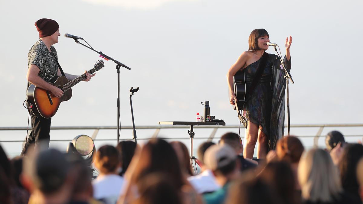 El dúo Amaral, en su concierto en la terraza del Mar de Vigo, el año pasado