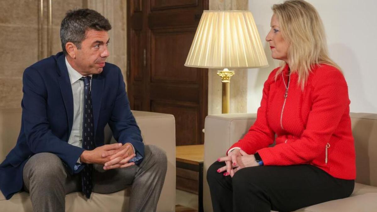 Carlos Mazón y Paqui Bartual, ayer en el Palau de la Generalitat.