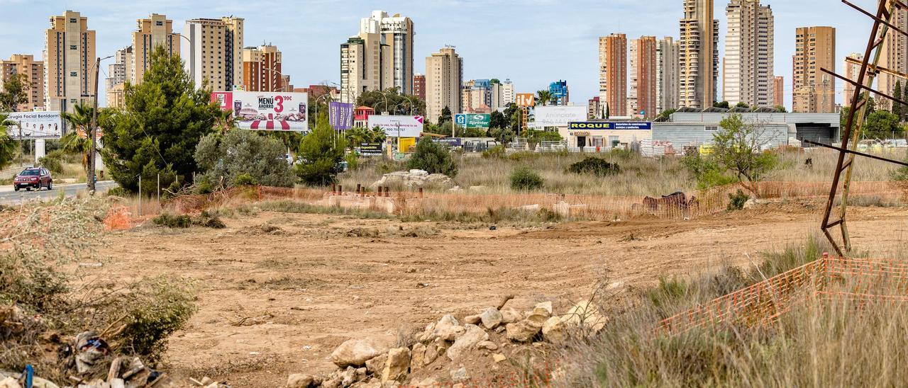 La zona de la avenida Comunidad Valenciana donde se ubican los accesos al polígono de Benidorm.