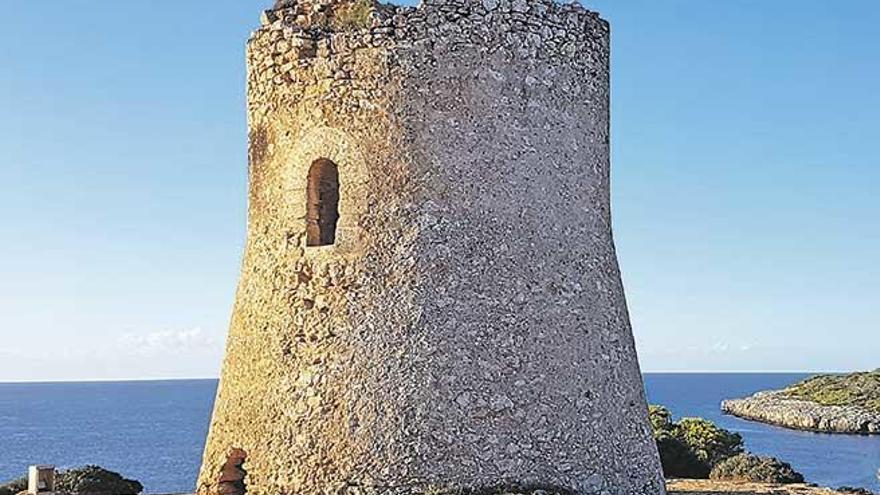 Inselrat von Mallorca restauriert Wachturm Cala Pí